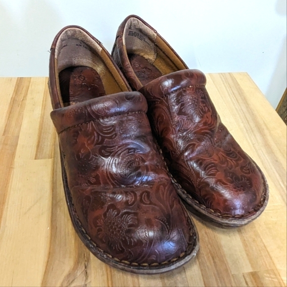 BOC by Born Brown Tooled Leather Look Comfort Clogs 9 Western Cowgirl Nurse - Picture 1 of 11